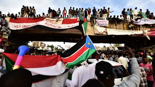 Au Soudan, le mouvement de contestation exige un gouvernement civil “immédiatement“ - ảnh 1