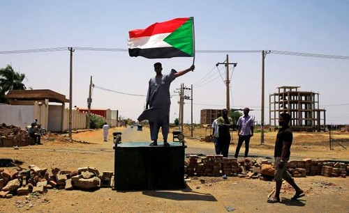 Soudan : l’opposition rejette l’appel à des élections suite à une intervention de l’armée contre les manifestants - ảnh 1