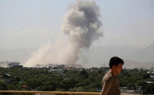 Afghanistan : un mort, une cinquantaine d'écoliers blessés à Kaboul dans un attentat taliban - ảnh 1
