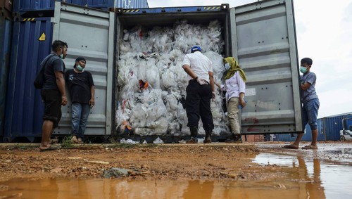 Le Cambodge s’apprête à retourner à l’envoyeur 1.600 tonnes de déchets plastiques - ảnh 1