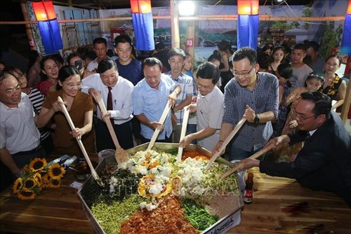 Ouverture du Festival culturel et gastronomique international de Nghê An - ảnh 1