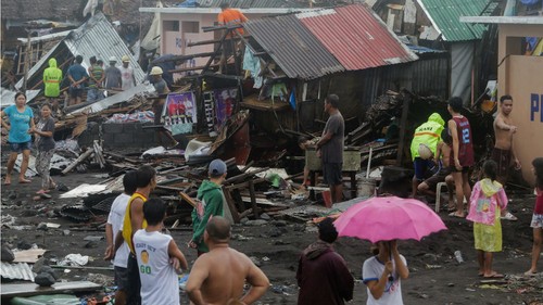Philippines: des milliers de personnes évacuent à cause des crues - ảnh 1