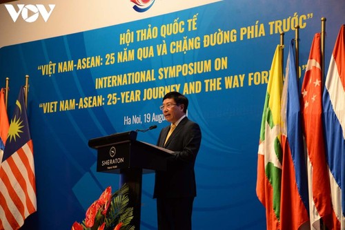 Le Vietnam et l’ASEAN, 25 ans de coopération et l’avenir - ảnh 1