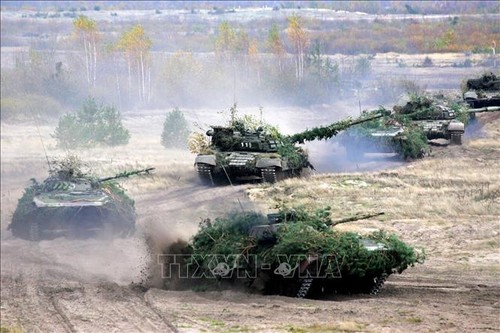 La Biélorussie mène des exercices militaires aux frontières avec la Pologne et la Lituanie - ảnh 1