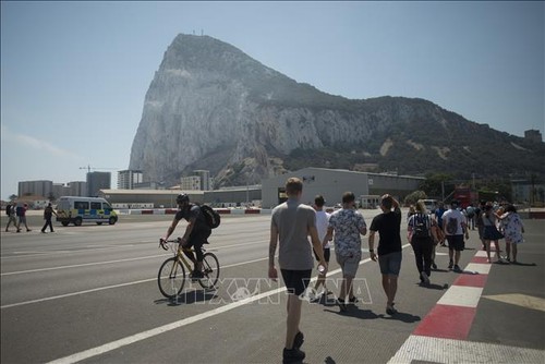 Brexit : la frontière tombe entre Gibraltar et l'Espagne - ảnh 1
