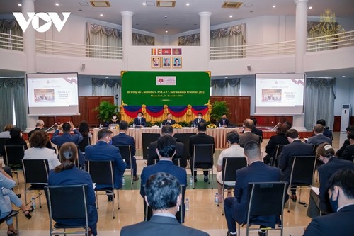 Président de l'ASEAN en 2022, le Cambodge insiste sur l'urgence du Code de conduite en mer Orientale    - ảnh 1