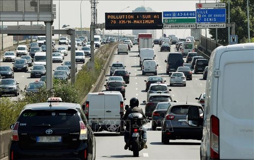 Environnement: le Parlement européen vote la fin des véhicules thermiques pour 2035 - ảnh 1