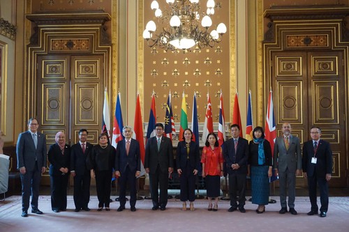 Le premier  forum des hauts officiels de l’ASEAN et du Royaume-Uni  - ảnh 1