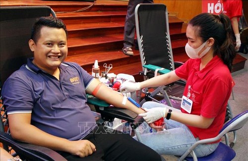 « Itinéraire rouge » à Bac Giang : près de 2.000 unités de sang collectées - ảnh 1