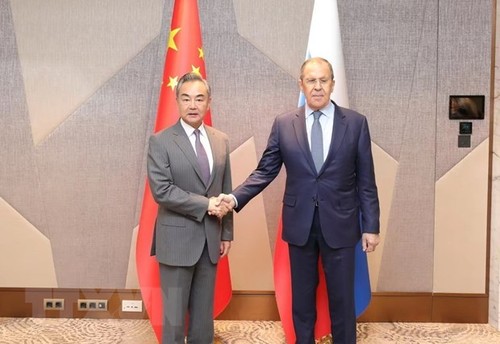Le ministre des AE chinois rencontre son homologue russe en Ouzbékistan - ảnh 1
