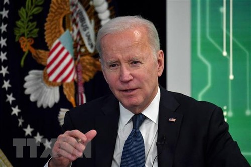 Joe Biden signe une loi pour les anciens combattants exposés à des foyers de combustion toxiques - ảnh 1