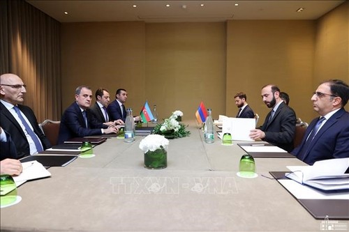 Les ministres des Affaires étrangères d'Arménie et d'Azerbaïdjan ont discuté de la paix - ảnh 1