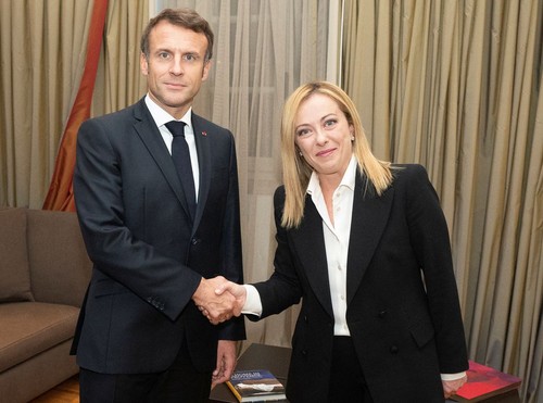 Macron a rencontré Meloni à Rome, avec qui il promet «dialogue et ambition» - ảnh 1