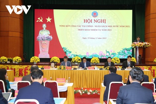 Pham Minh Chinh dresse le bilan budgétaire de 2022 - ảnh 1