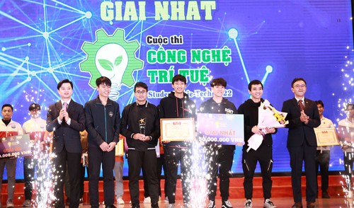 L'École polytechnique de Hanoï remporte le premier prix du Student Chie-tech - ảnh 1