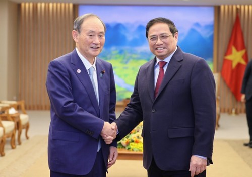 Pham Minh Chinh reçoit l’ancien Premier ministre japonais Suga Yoshihide - ảnh 1