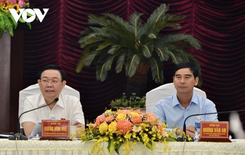 Vuong Dinh Huê rencontre les responsables de Binh Thuân - ảnh 1