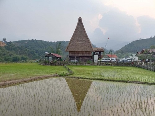 Kon Tum: Inauguration d’un village du tourisme communautaire - ảnh 1