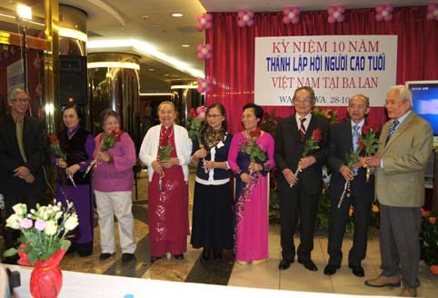 Kỷ niệm 10 năm ngày thành lập Hội Người cao tuổi  Việt Nam tại Ba Lan - ảnh 3