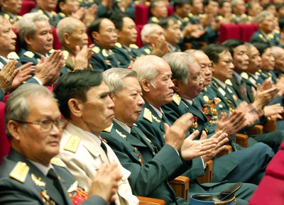 Mít tinh trọng thể kỷ niệm 40 năm chiến thắng Hà nội- Điện biên phủ trên không - ảnh 3