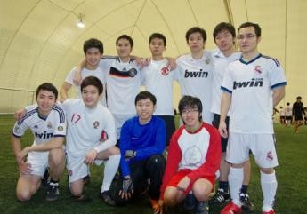 Giải bóng đá Cup Noel 2012 của học sinh sinh viên Việt tại Ba Lan - ảnh 6