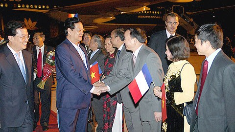 Thủ tướng Nguyễn Tấn Dũng đến Paris, bắt đầu chuyến thăm Pháp - ảnh 1