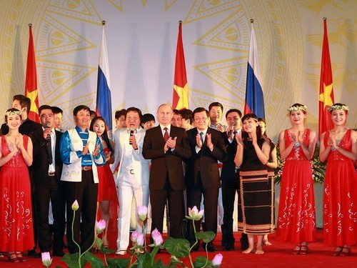 Tổng thống Nga Vladimir Putin kết thúc tốt đẹp chuyến thăm Việt Nam - ảnh 1