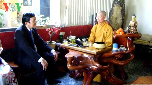 Chủ tịch nước Trương Tấn Sang thăm, chúc Tết chức sắc tôn giáo và văn nghệ sĩ TP HCM - ảnh 1