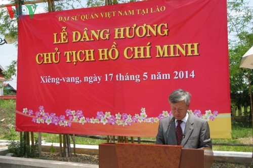 Cộng đồng Việt Nam tại Lào dâng hương tưởng niệm Bác Hồ  - ảnh 5
