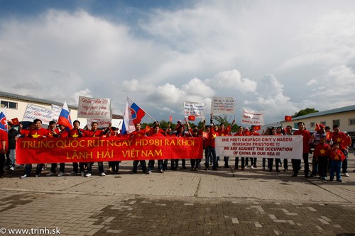 Cộng đồng người Việt tại đông Slovakia mít tinh phản đối Trung Quốc - ảnh 1