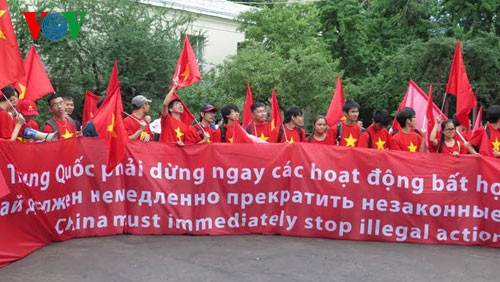 Người Việt tại LB Nga mít tinh phản đối Trung Quốc đặt giàn khoan trái phép  - ảnh 4