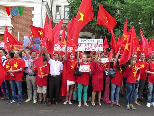 Người Việt tại LB Nga mít tinh phản đối Trung Quốc đặt giàn khoan trái phép  - ảnh 1