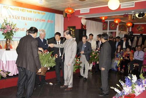 Kỷ niệm 15 năm thành lập Hội người Việt Nam tại Ba Lan - ảnh 2