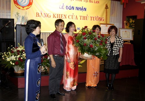 Hội phụ nữ Việt Nam tại Ba Lan đón nhận bằng khen của thủ tướng Chính phủ - ảnh 3