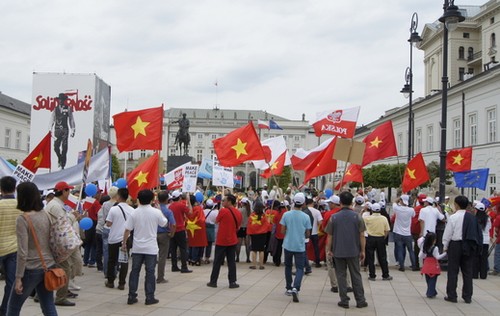 Warszawa, xuống đường biểu tình tuần hành lần hai phản đối Trung Quốc - ảnh 8