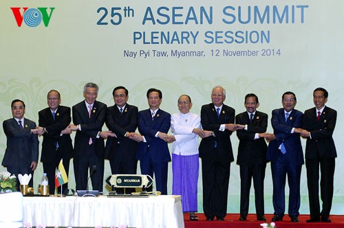 Thủ tướng Nguyễn Tấn Dũng dự Hội nghị cấp cao ASEAN lần thứ 25  - ảnh 3