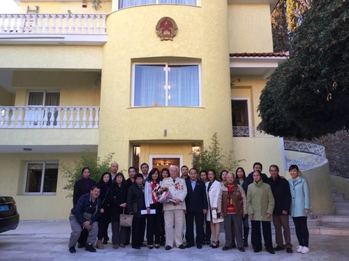 Đại sứ Việt Nam tại Hy Lạp gặp mặt kiều bào nhân dịp năm mới 2015 - ảnh 1