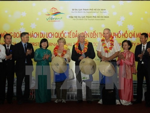 Hơn 1.000 khách quốc tế đến Việt Nam  vào ngày đầu năm mới 2015  - ảnh 1