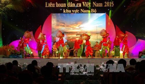  Bế mạc Liên hoan dân ca Việt Nam lần VI khu vực Nam bộ - ảnh 1