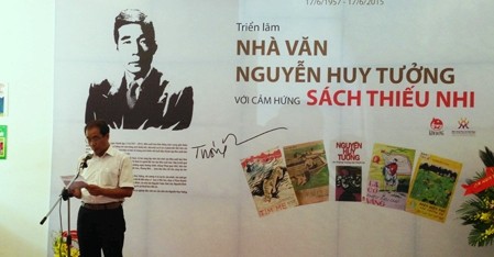 Khai mạc triển lãm "Nguyễn Huy Tưởng với cảm hứng sách thiếu nhi" - ảnh 1