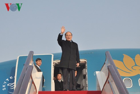 Chủ tịch Quốc Hội Nguyễn Sinh Hùng tới Bắc Kinh, bắt đầu chuyến thăm Trung Quốc - ảnh 1