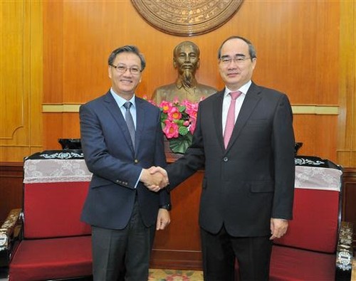 Chủ tịch Ủy ban Trung ương MTTQ Nguyễn Thiện Nhân tiếp Đại sứ Lào Thongsavanh Phomvihane - ảnh 1