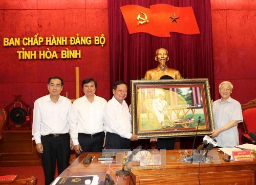 Tổng Bí thư Nguyễn Phú Trọng thăm, làm việc tại tỉnh Hòa Bình - ảnh 1