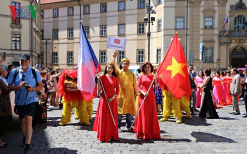 Việt Nam tham dự Lễ hội văn hóa các dân tộc thiểu số toàn Czech 2017 - ảnh 1