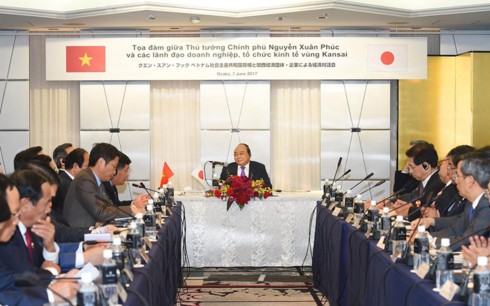 Thủ tướng Nguyễn Xuân Phúc làm việc với các doanh nghiệp vùng Kansai, Nhật Bản. - ảnh 1
