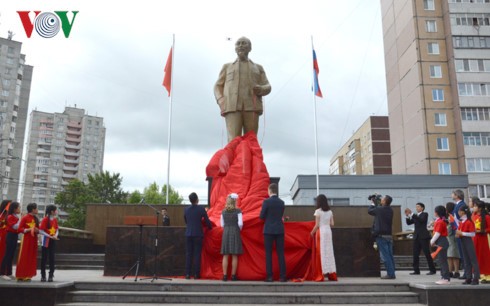 Khánh thành tượng đài Bác Hồ trên quê hương Lenin – Ulyanovsk - ảnh 2