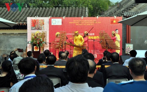 Triển lãm tranh - giao lưu văn hoá Việt Nam tại Bắc Kinh - ảnh 5