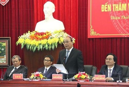 Thủ tướng Nguyễn Xuân Phúc làm việc với Đại học Huế - ảnh 2