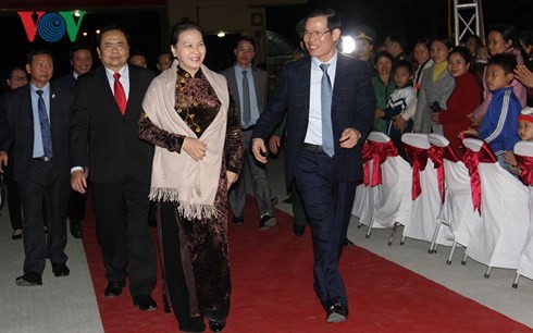 Chủ tịch Quốc hội Nguyễn Thị Kim Ngân dự chương trình “Xuân biên phòng ấm lòng dân bản” - ảnh 1