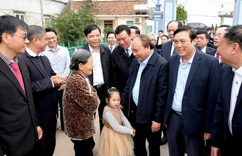 Thủ tướng Nguyễn Xuân Phúc thăm, động viên bà con sản xuất nông nghiệp tại Nam Định  - ảnh 2